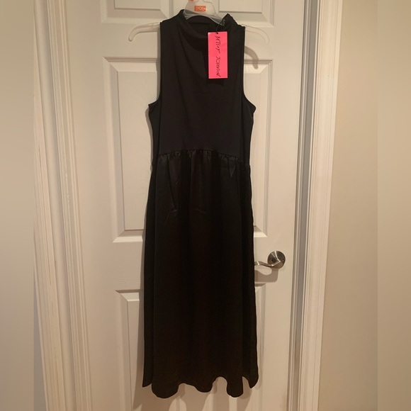 Betsey Johnson Dresses & Skirts - NWT Betsey Johnson Black Sleeveless Dress with Pockets Mixed Media Fabric